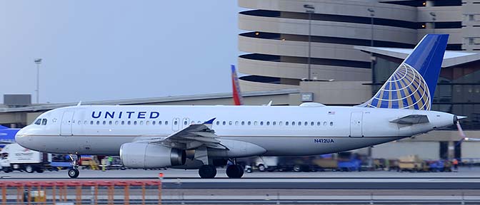 United Airbus A320-232 N412UA, Phoenix Sky Harbor, March 1, 2015